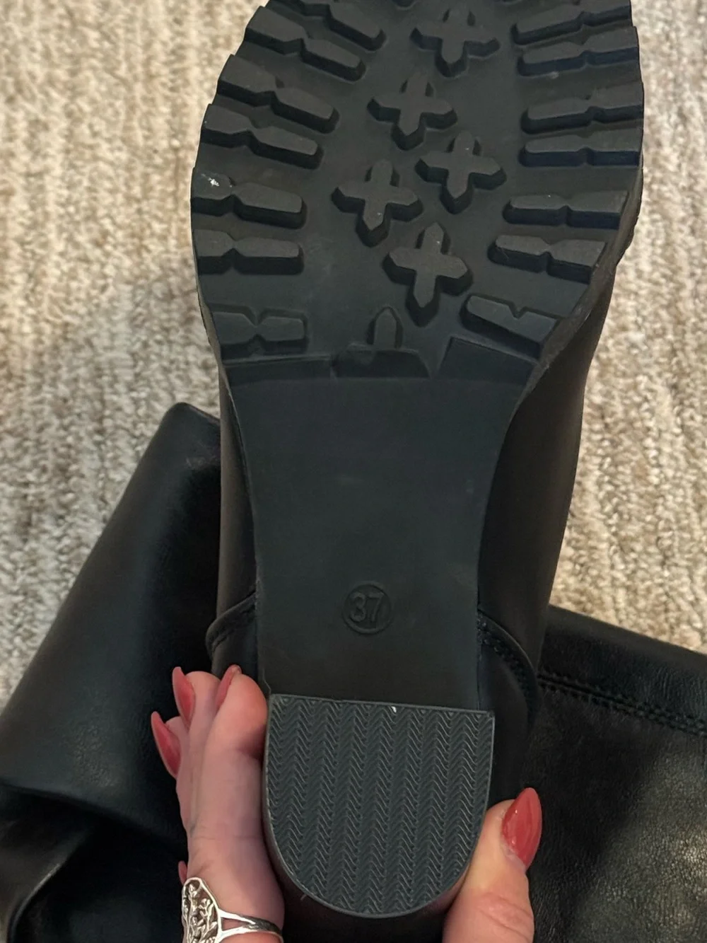 Over-the-Knee Black Women's Boots with Sleek Fit